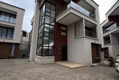 5 Bed Townhouse with En Suite at Lavington Green