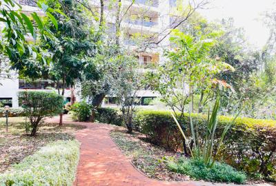 4 Bed Apartment with En Suite in Riverside