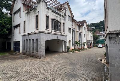 5 Bed Townhouse with En Suite in Lavington
