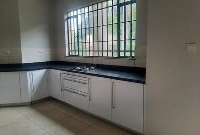 5 Bed Townhouse with En Suite in Lavington