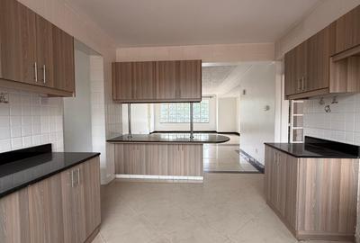4 Bed Apartment with En Suite in Riverside - 4
