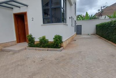 5 Bed Villa with En Suite at Lavington - 2