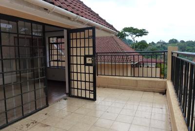 5 Bed Townhouse with En Suite in Kyuna