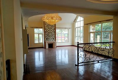 7 Bed House with En Suite in Runda