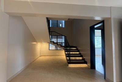 5 Bed Townhouse with En Suite in Lavington - 3