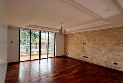 5 Bed House with En Suite in Lavington - 3
