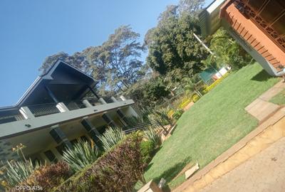 5 Bed House with En Suite in Runda