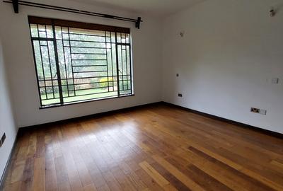 5 Bed House with En Suite at Lake View - 4