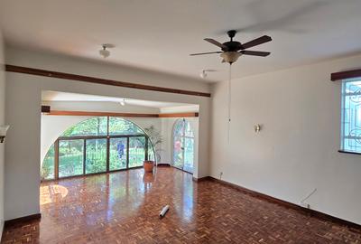 5 Bed House with En Suite in Nyari - 3