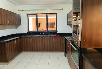 3 Bed Apartment with En Suite in Kilimani