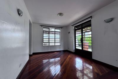 5 Bed Townhouse with En Suite in Lavington - 4