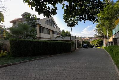 4 Bed Villa with En Suite in Lavington