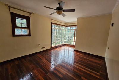 4 Bed Townhouse with En Suite in Spring Valley - 3