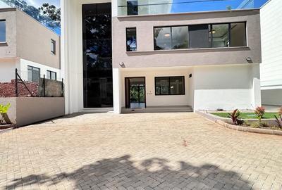 5 Bed Townhouse with En Suite in Kitisuru