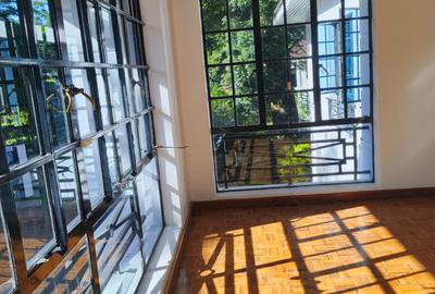 5 Bed House with En Suite in Gigiri