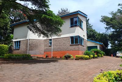 5 Bed House with En Suite at Un Avenue