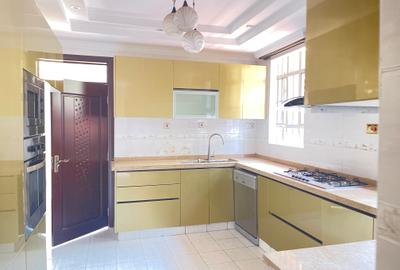 5 Bed Townhouse with En Suite in Lavington