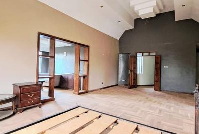 6 Bed House with En Suite at Ridgeways