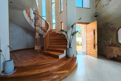 5 Bed Villa with En Suite at Loresho - 3