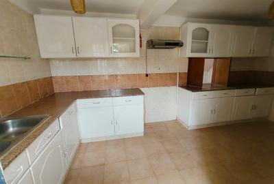 4 Bed Apartment with Swimming Pool in Kilimani - 4