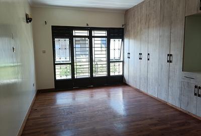 4 Bed Townhouse with En Suite at Runda - 3