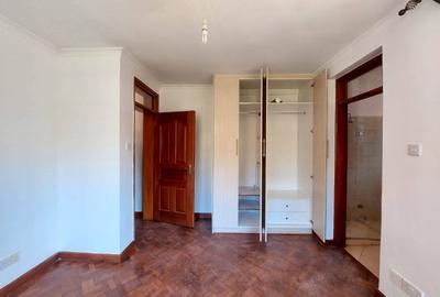 5 Bed Townhouse with En Suite in Karen - 2