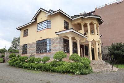 5 Bed House with En Suite at Safari Park Avenue