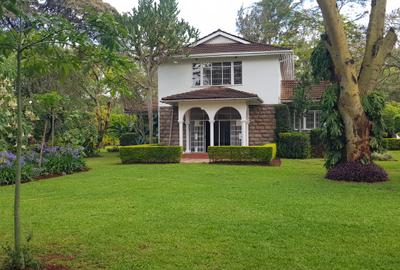 4 Bed House with En Suite at Acacia Drive