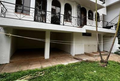 5 Bed Townhouse with En Suite at Riverside Drive - 4