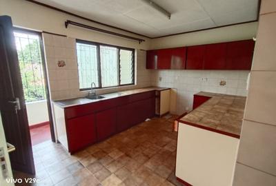 3 Bed Apartment with En Suite at Denis Pritt - 4