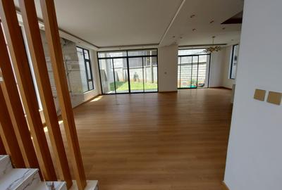 5 Bed Townhouse with En Suite in Lavington - 3