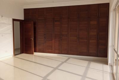 3 Bed Apartment with En Suite in Nyali Area - 2