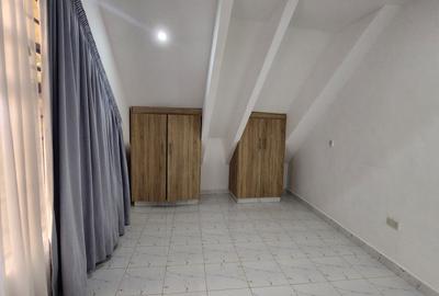 1 Bed Apartment with En Suite at Rhino Park - 3