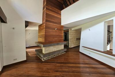 5 Bed House with En Suite in Runda