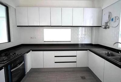4 Bed Apartment with En Suite at Valley Arcade