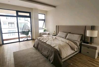 3 Bed Apartment with En Suite in Riverside - 2