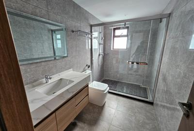 3 Bed Apartment with En Suite in Riverside