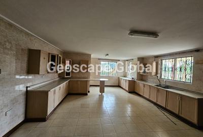 4 Bed House with En Suite in Nyari