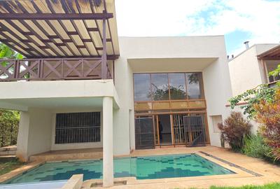 5 Bed Townhouse with En Suite at Convent Drive