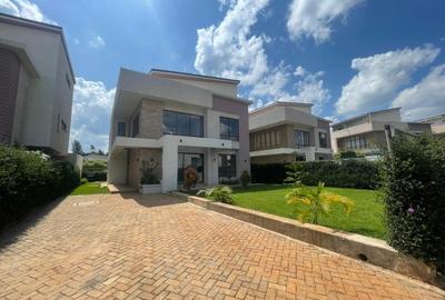 5 Bed Townhouse with En Suite at Runda - 2