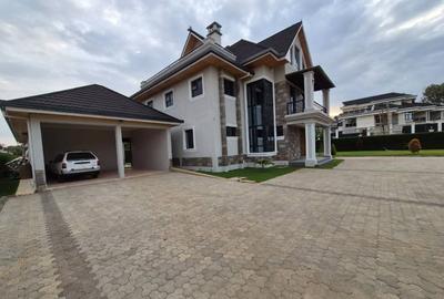 5 Bed Villa with En Suite in Runda