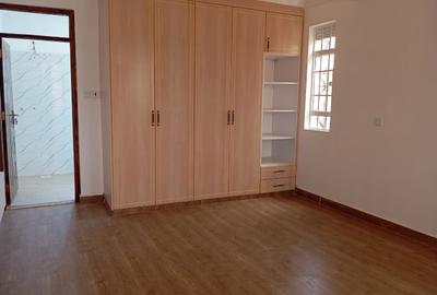 6 Bed House with En Suite at Membley - 3