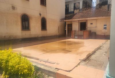 130 m² Commercial Property with Service Charge Included in Kilimani