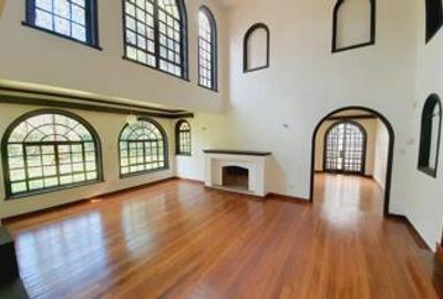 4 Bed Townhouse with En Suite at Riverside Drive - 2