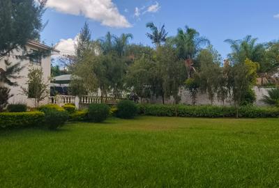 5 Bed House with Garden in Ridgeways - 2