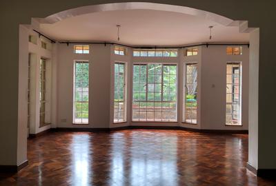 5 Bed House with En Suite in Rosslyn - 2