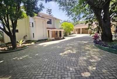 4 Bed House with En Suite in Runda - 2