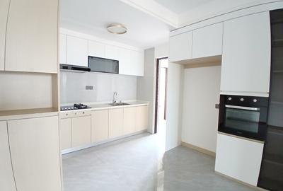 2 Bed Apartment with En Suite at Riverside Gardens - 4