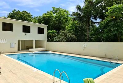 3 Bed Apartment with En Suite at Off Links - 3