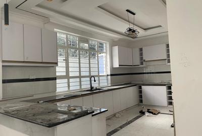 4 Bed Townhouse with En Suite in Ruiru - 2